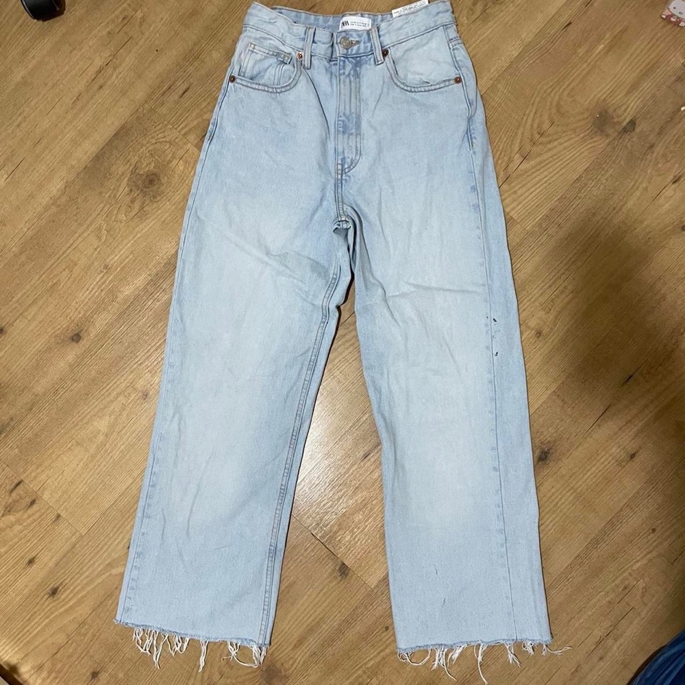 Light blue wash Zara jeans size 4, perfect condition